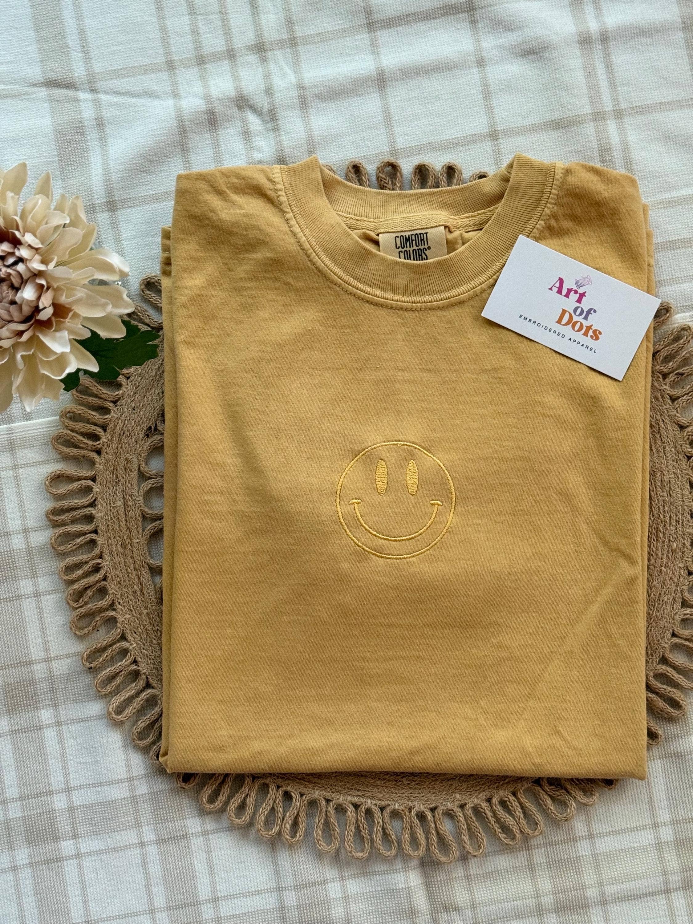 ART OF DOTS - Wholesale T-shirt – women's - Happy Face Embroidered Custom Retro Tee