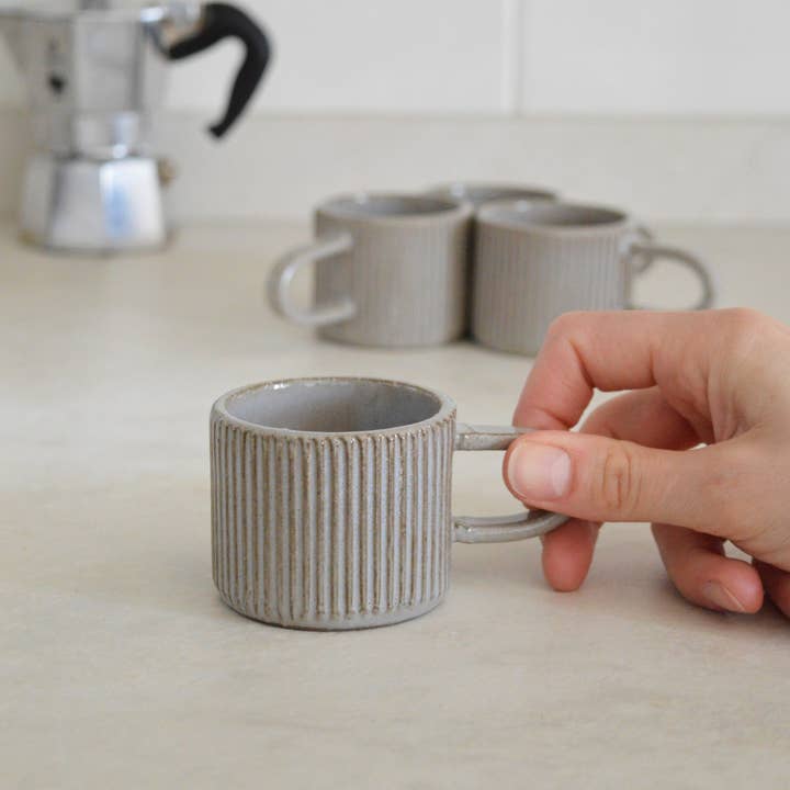 Karolina Bednorz Ceramics - Vendita all'ingrosso Tazza - Tazza espresso MILLERIGHE in ceramica fatta a mano in Italia