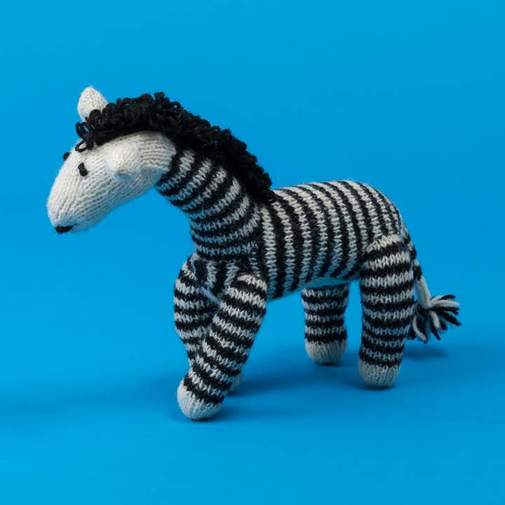 Met de hand gebreid zebrahondenspeeltje voor wholesale door Ware of the Dog