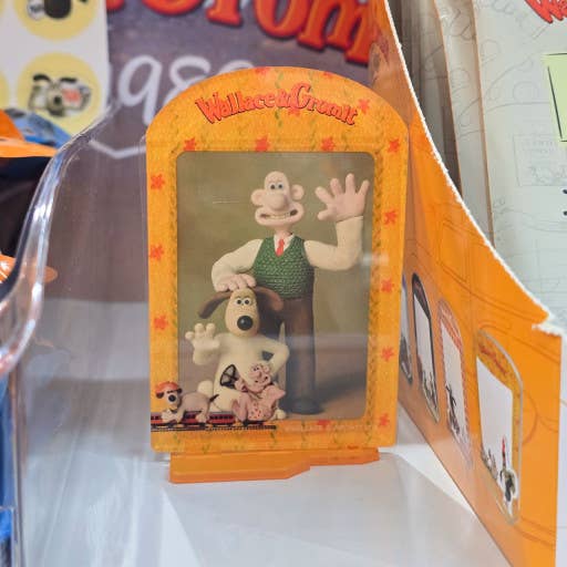 K-Wonderland – Großhandel Bilderrahmenständer – Wallace & Gromit Zufälliger Acryl-Fotokartenständer11