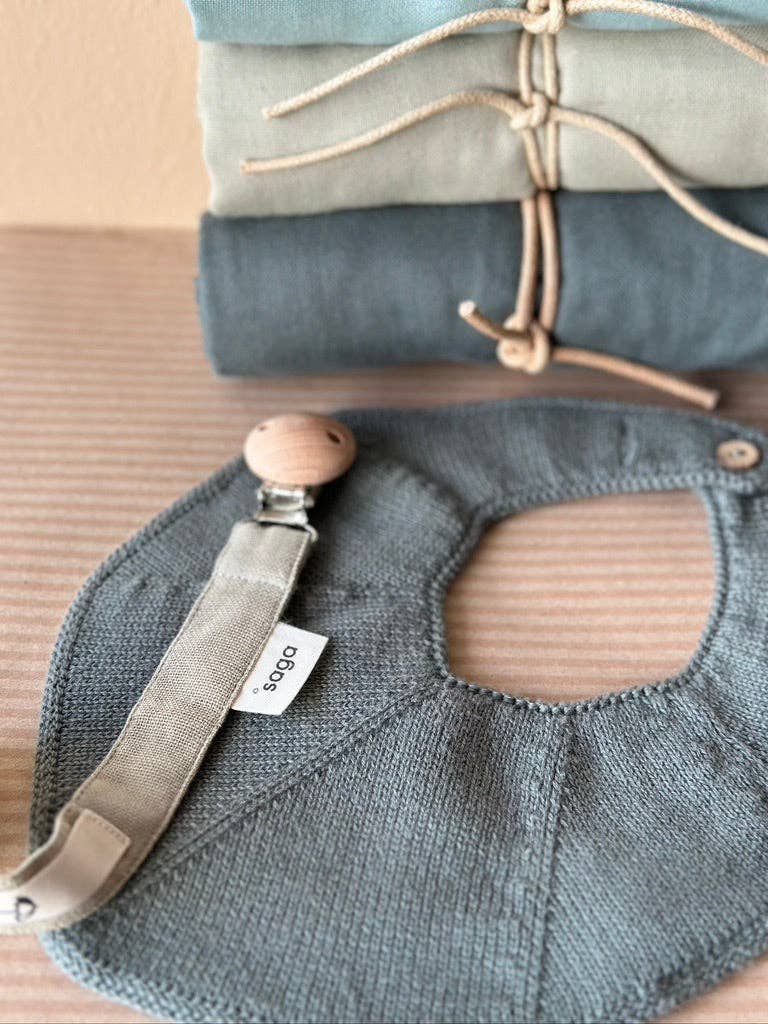 Saga Copenhagen - Wholesale Bib - Baby - Knitted Baby Bib - Organic Cotton - Silver Pine - Adjustable2