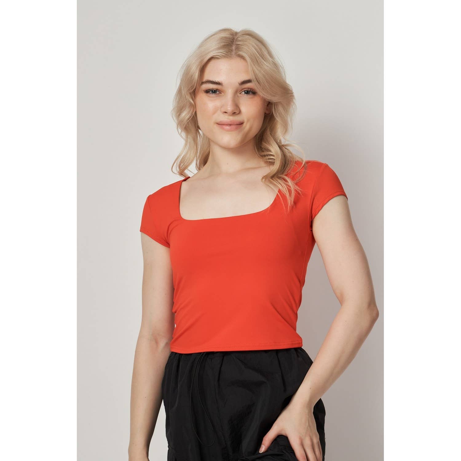 Apolline - Vente Haut en maille – femme - Haut à manches courtes et encolure dégagée à double épaisseur Contour5