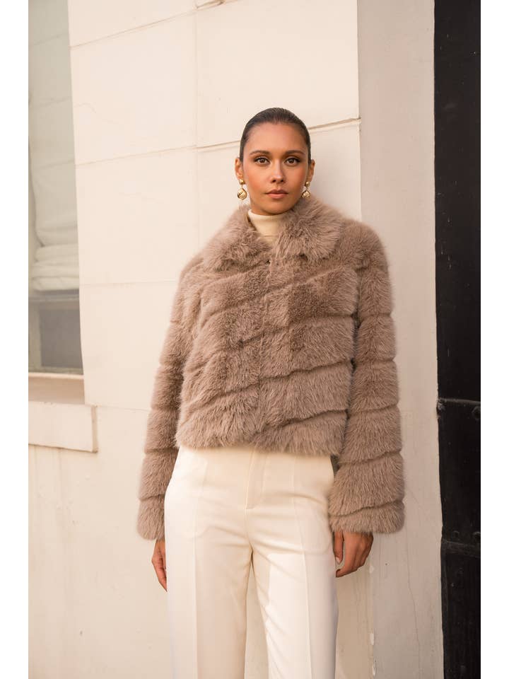 Attentif Paris - Wholesale Fur/Faux Fur Coat - Women's - Short faux fur coat with long hair and oblique stripes9