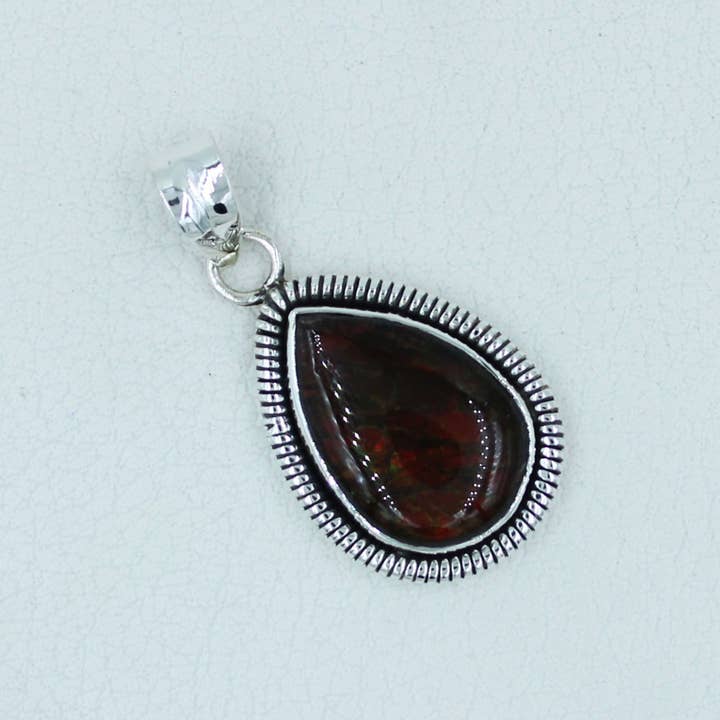 Silvex Jewelry – wholesale Individuell berlock/hänge – Elektrisk röd, grön, guld ammolit hänge