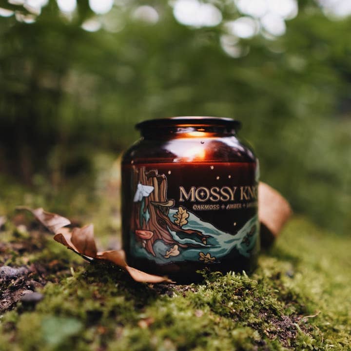 Fablewood Goods – Vela em jarro/copo por atacado – Mossy Knoll | Vela de Soja de 8oz em Frasco de Farmácia1