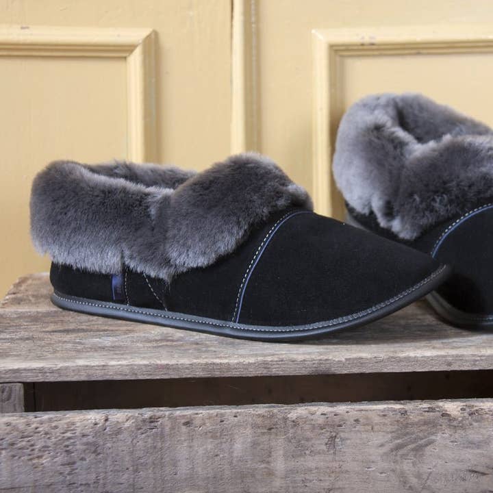 Atelier Garneau - Wholesale Slippers - Men's - Lazybone Sheepskin Slippers - Men