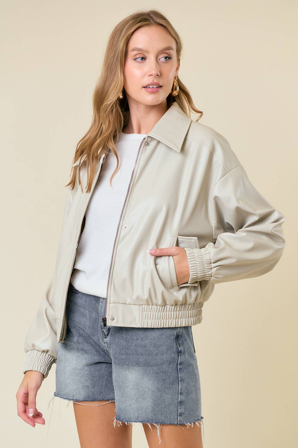 Doe and Rae – Engroshandel Bomberjakke - Dame – OVERDIMENSIONERET BOMBERJAKKE I VEGANSK LÆDER - 10622J7