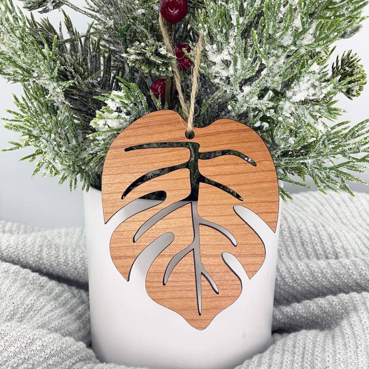 Engraved Chaos - Wholesale Ornament - Monstera Leaf Ornament - Plant Lover Ornament - Gardener Gif4