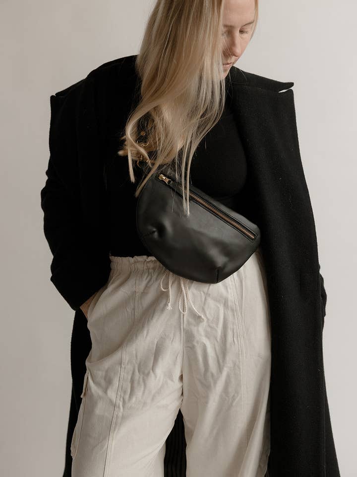 La Midi Sling, Nero per la vendita all'ingrosso da parte di ABBY ALLEY