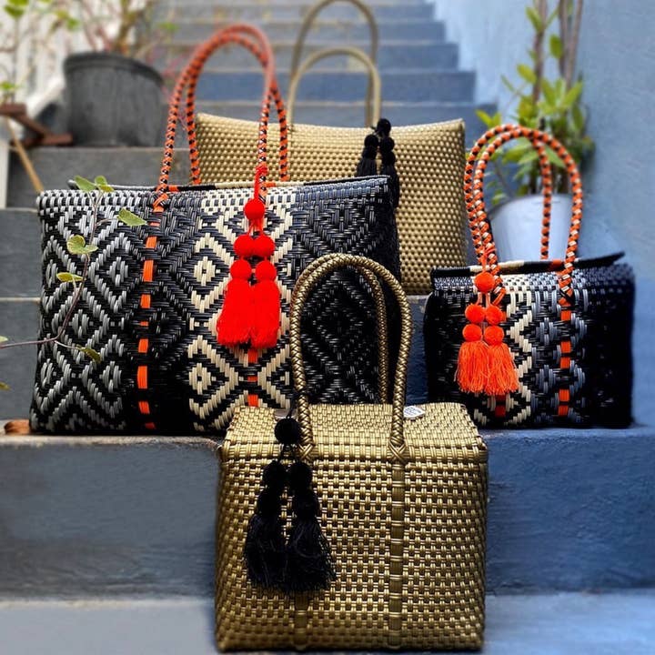 The Faria – Saco de praia por atacado – Bolsas Praia Artesanais Preto e Laranja em Plástico Reciclado4