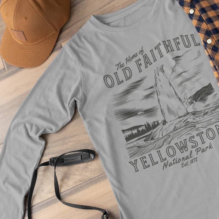 T-shirt à manches longues unisexe Yellowstone National Park Old Faithful Geyser pour la vente par Park Service Apparel