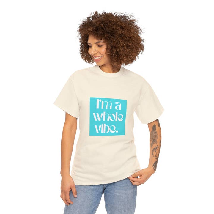 T-shirt unisexe en coton épais "I'm A Whole Vibe" pour la vente par Amour Propre