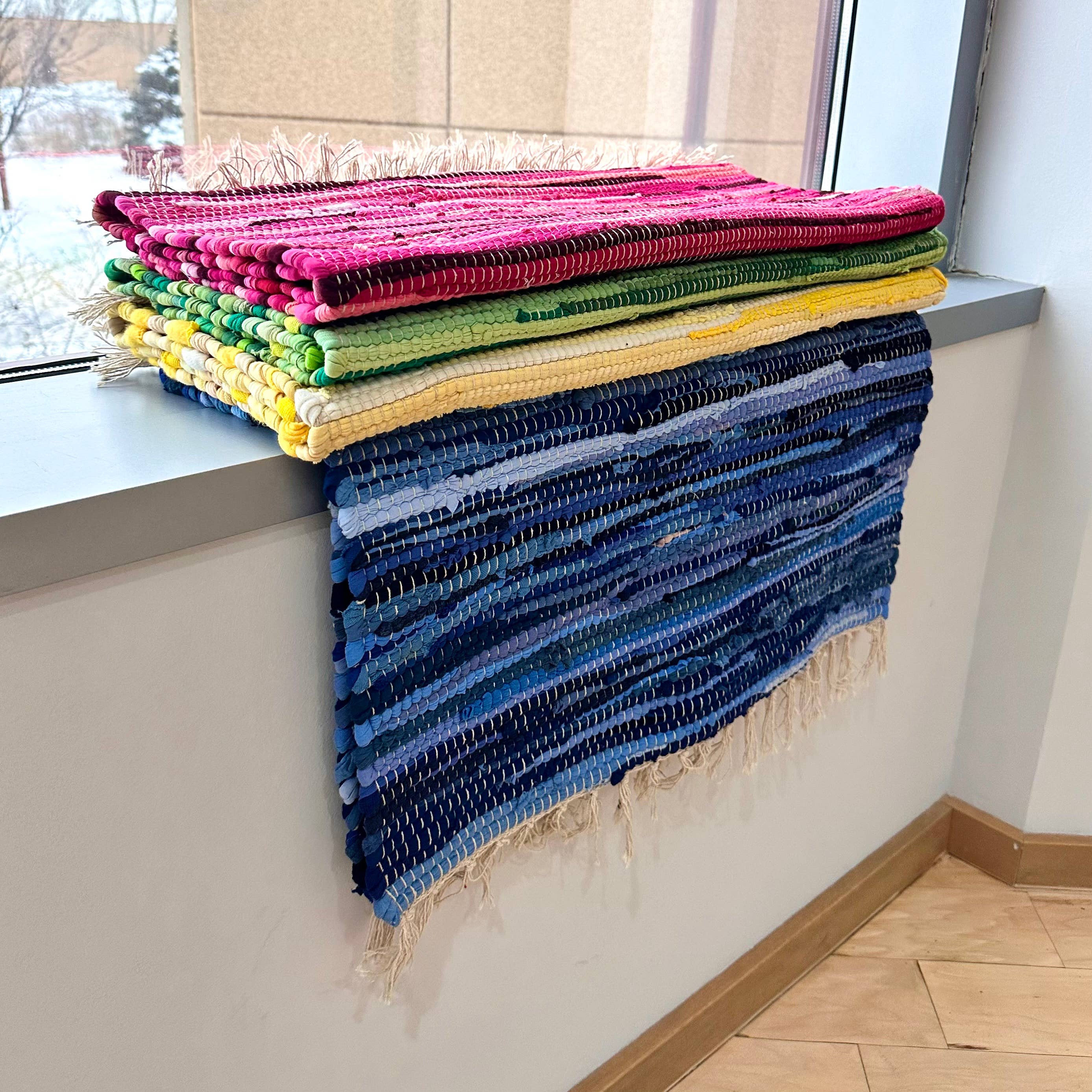 India Handicrafts Inc - Wholesale Area Rug - Fringe Jute Rugs, Assorted Colors, Set of 43