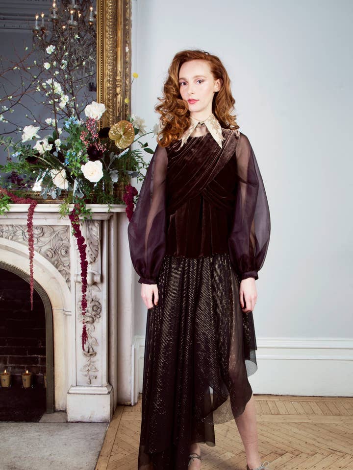 Blouse Charlotte en velours et soie marron chocolat pour la vente par Jasmine Chong