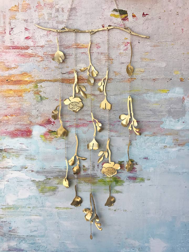 Suspension murale florale en laiton – Art inspiré par la nature pour la vente par Ariana Ost