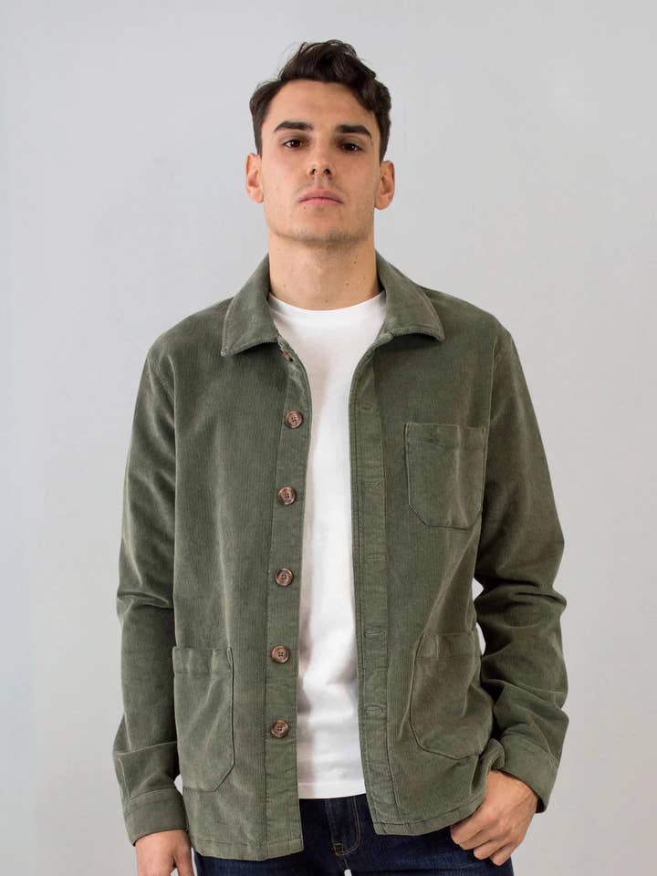 Surchemise en velours côtelé kaki avec poches pour la vente par Patadegayo