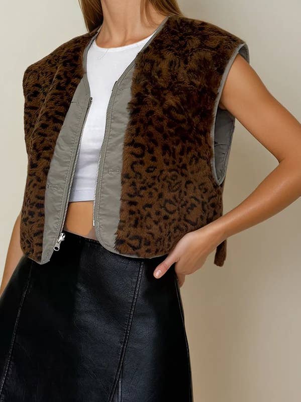 Vendbar tovejsvest med leopardmønstret kunstpels på den ene side for engroshandel hos FRECKLE LOS ANGELES