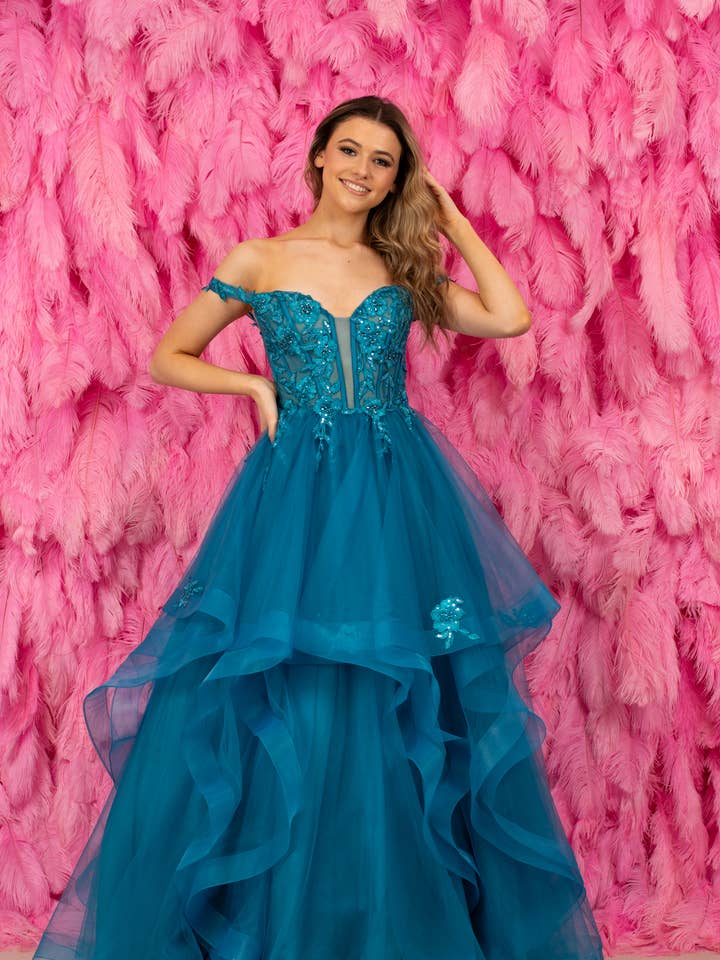 Courtney Peacock für den Großhandel von Ruby Prom