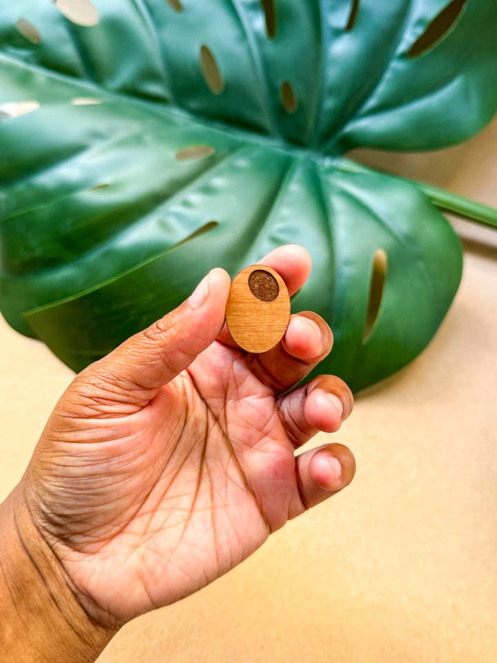 Spilla in legno per la vendita all'ingrosso da parte di The Independent Youth