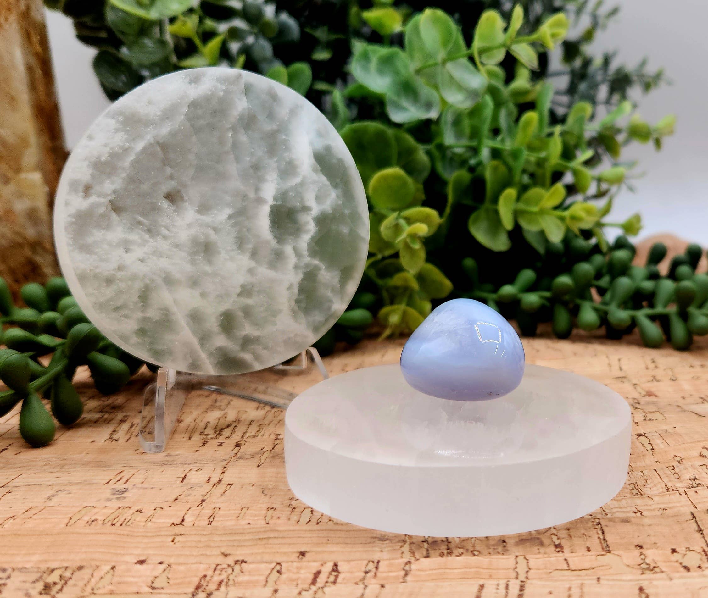 Meraki Gemstones – wholesale Spiritual stone/crystal – Selenite Charging/Cleansing Plate/Coaster Round-Plain - 7cm4