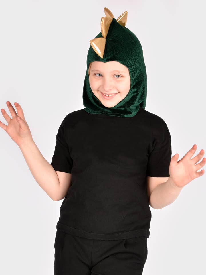 Hood Dragon W. Gold Spikes 3-5 Years for wholesale by Den Goda Fen