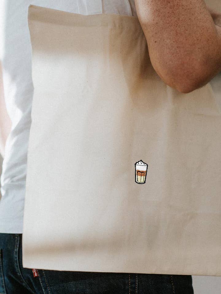 Latte Macchiato | Embroidered organic cotton tote bag for wholesale by Fashion Drinks