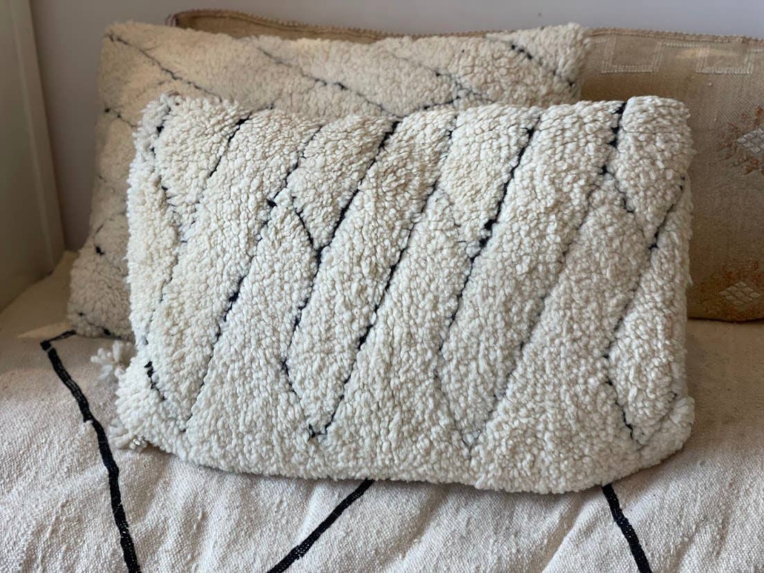 NOMAD BY LIV – Engroshandel Stolehynde – Håndlavet Beni Ouarain Pudebetræk - Offwhite&Sort 60x401