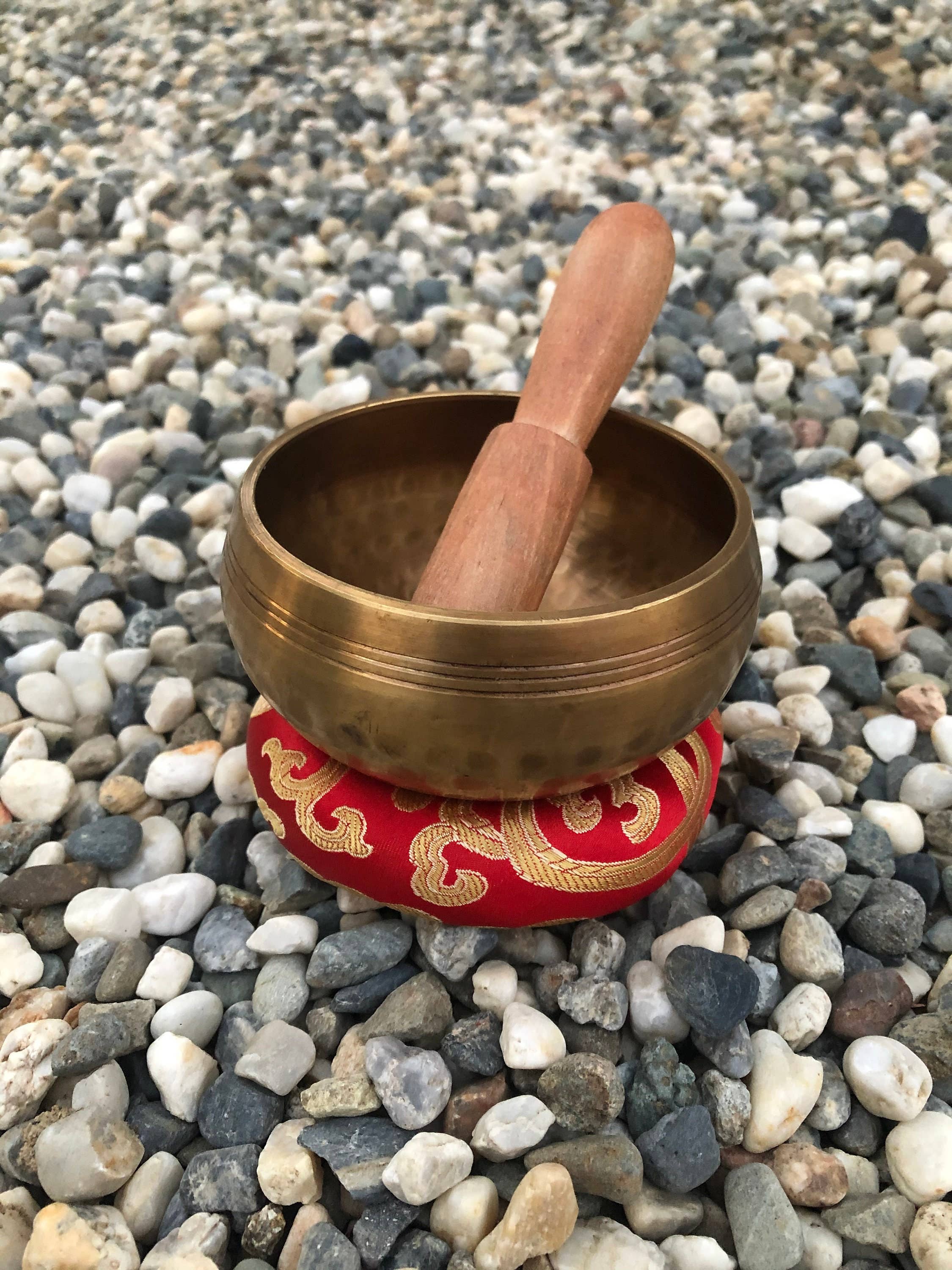 Like International – wholesale Meditation supplies – Himalayan Singing Bowl for Meditation & Stress Relief3