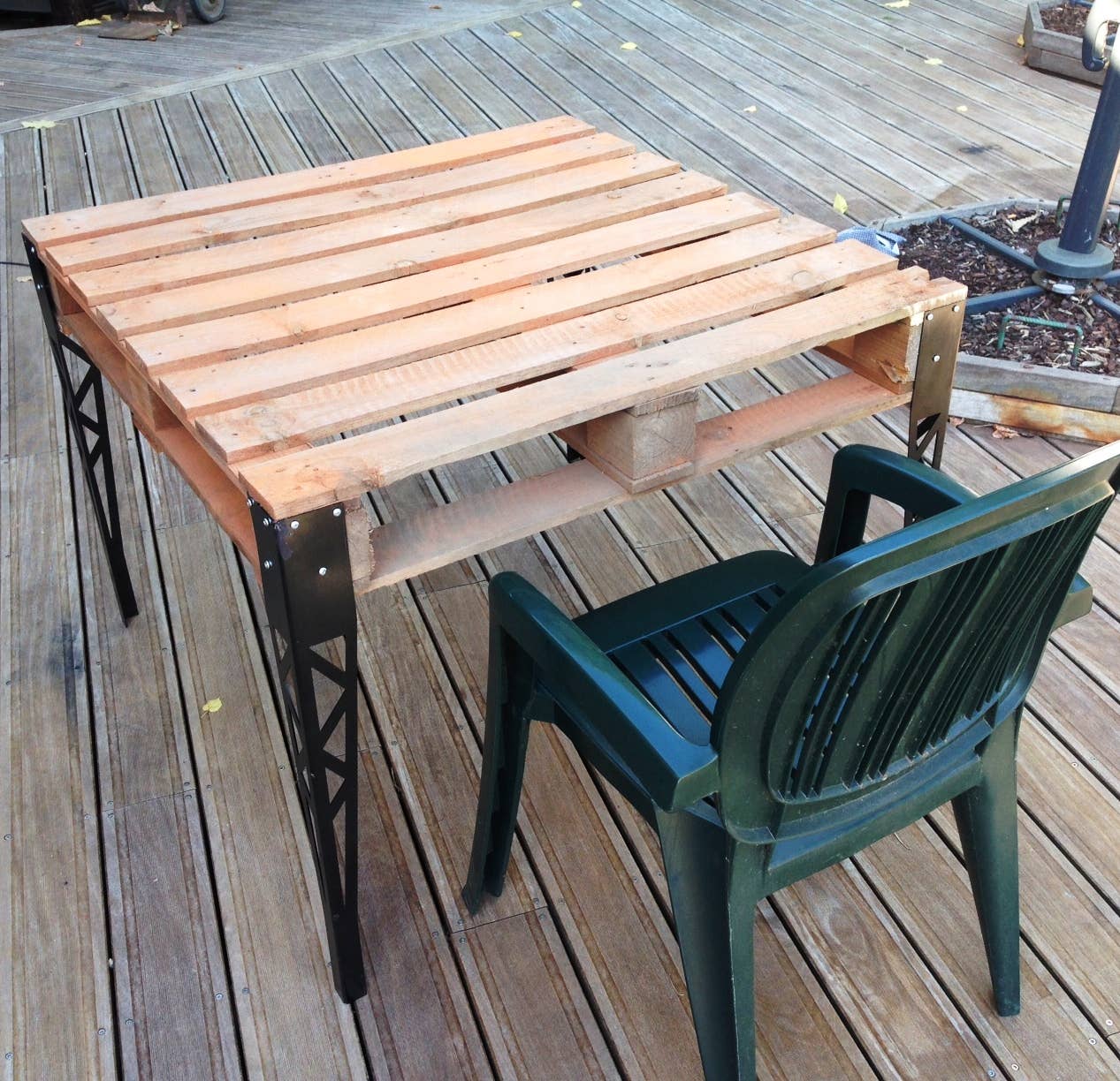 STILIC FORCE - La boutique du futur - Wholesale Side Table - Eiffel Tower Style FOOT8