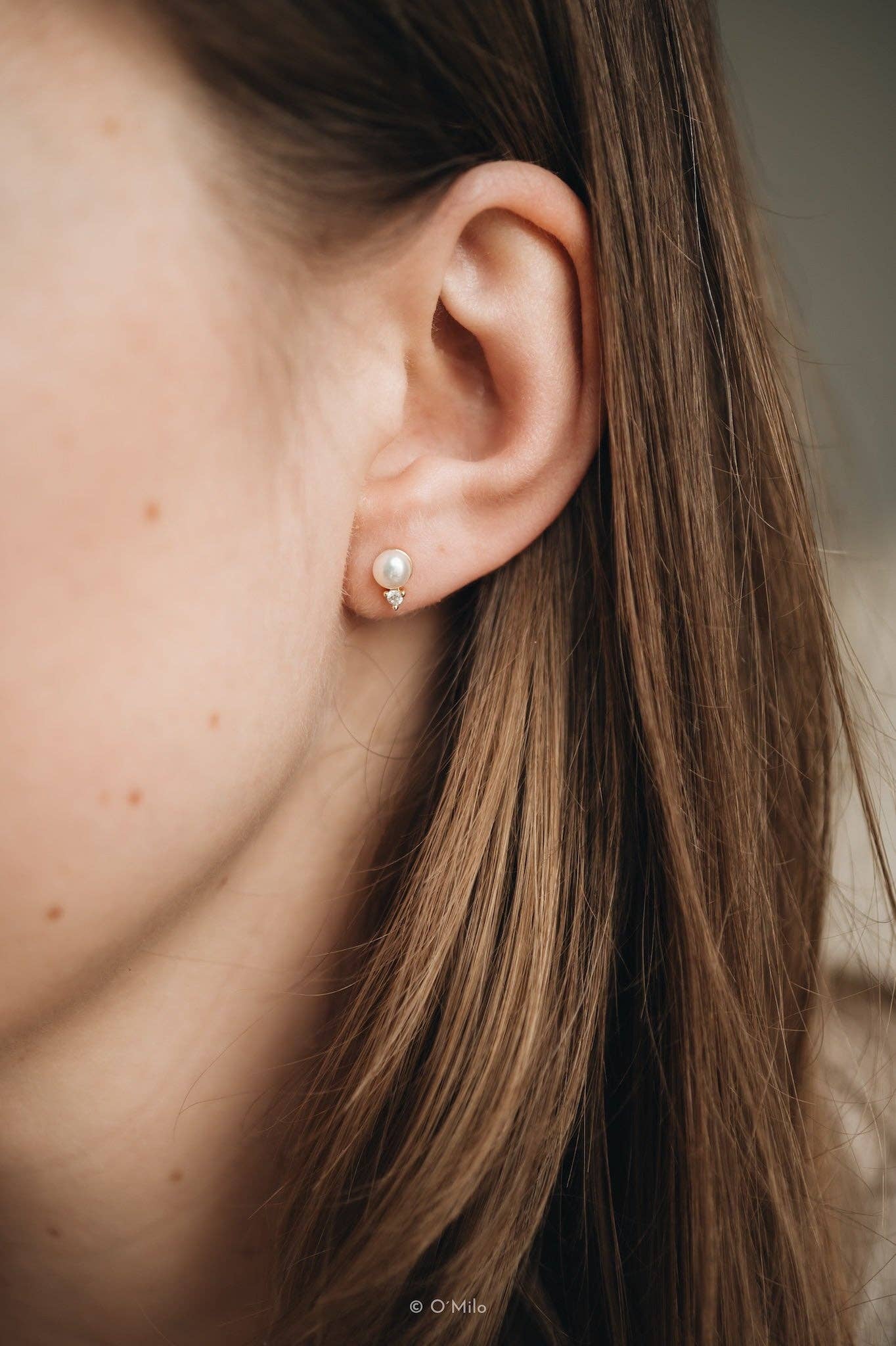 O'Milo - Vendita all'ingrosso Orecchini a bottone - Orecchini Pearl Dew con perla e singola pietra brillante5