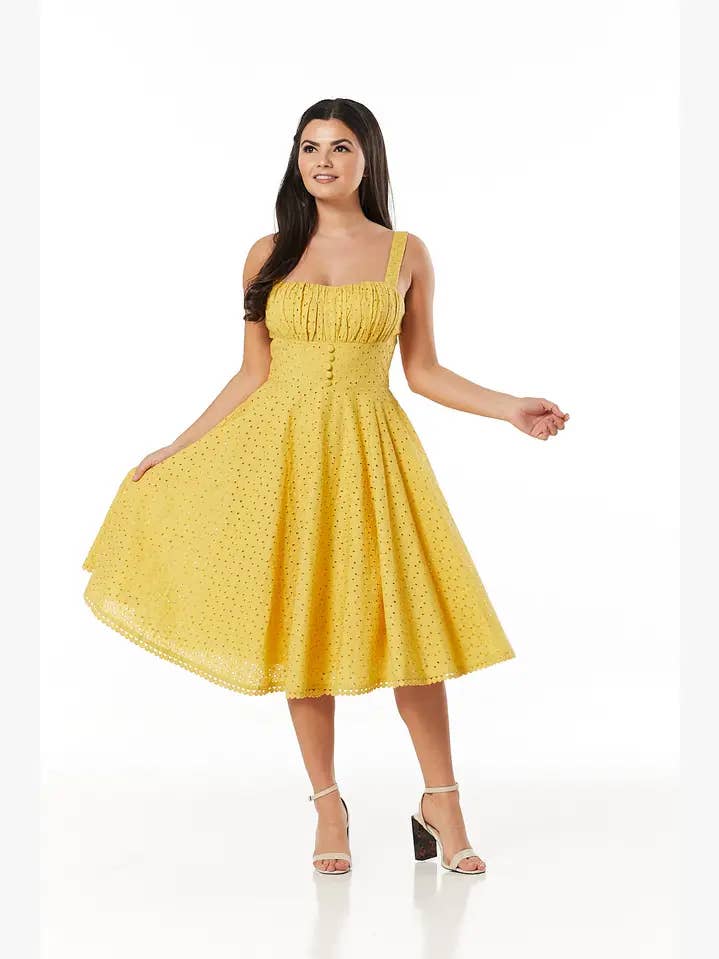 Robe Valerie Fit&Flare Orgcotton en broderie anglaise moutarde pour la vente par Timeless London