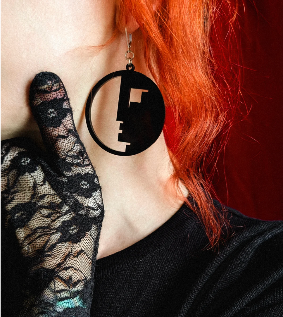 Foolish Fetish – wholesale Hängande örhängen – Bauhaus Hoop-örhängen i två storlekar 2" eller 3"7