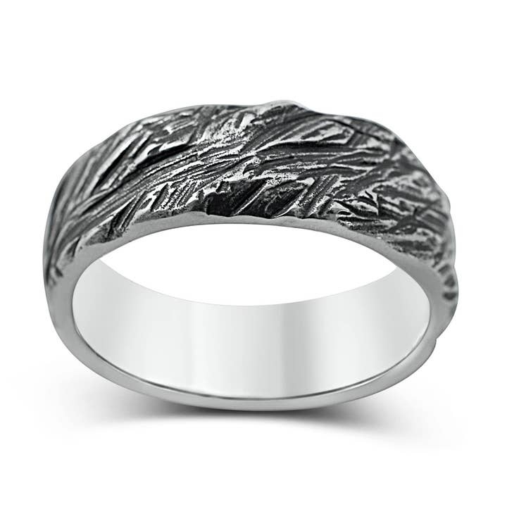 Men's ring Band carved oxid pour la vente par Black Rock Jewel