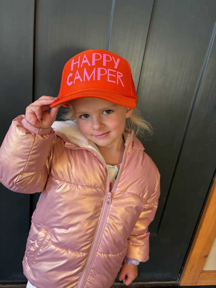 Youth Happy Camper - Oranje Trucker voor wholesale door Arnie + Ollie