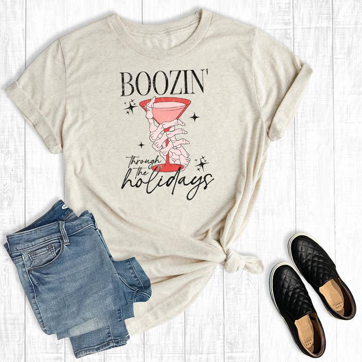 Grappig T-shirt met print van Boozin Through The Holidays voor wholesale door The Way Down South