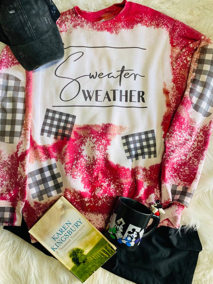 Chandail blanchi à carreaux Sweater Weather Buffalo pour la vente par Neat Creations