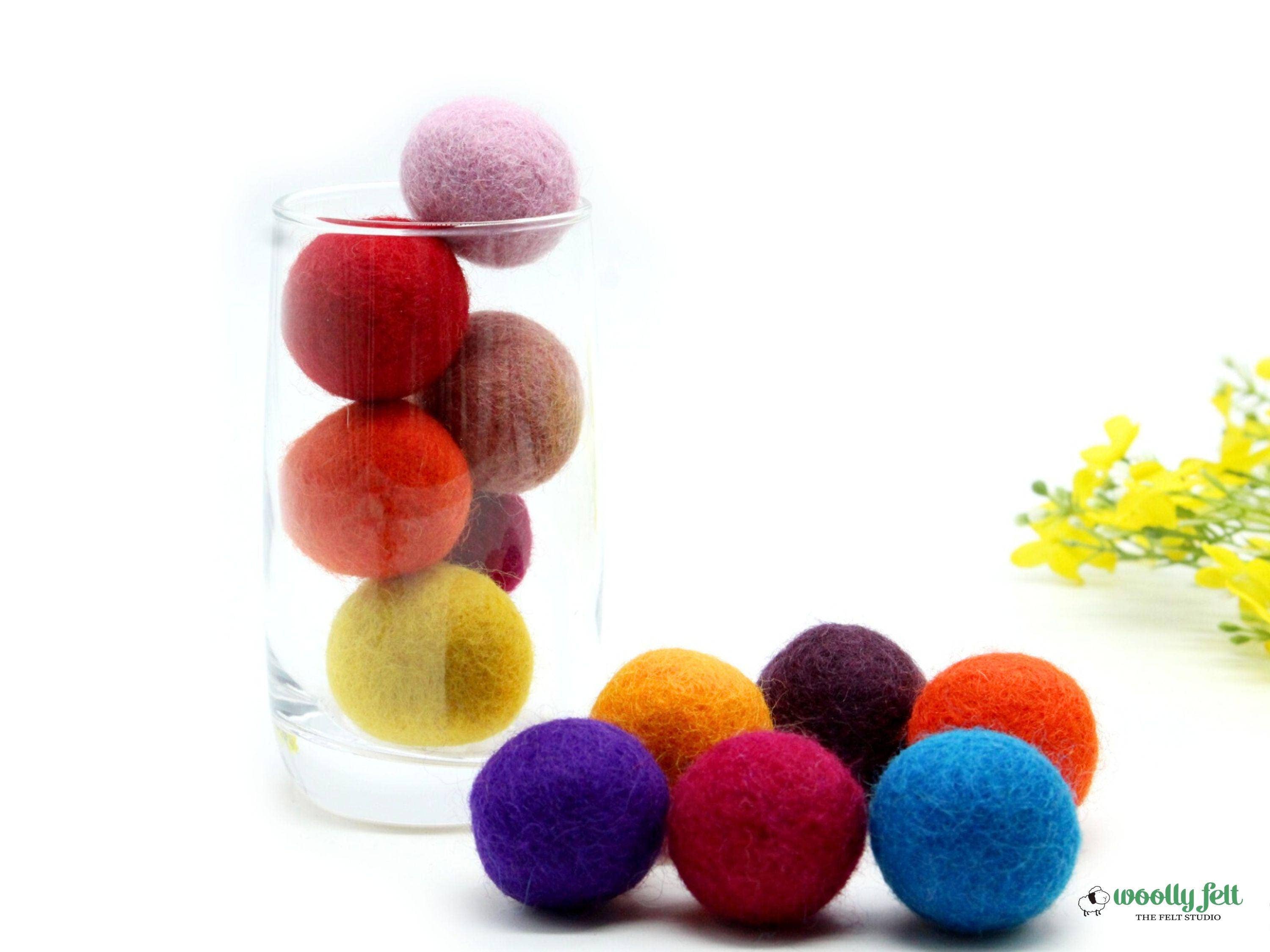 Woollyfelt - Vente Matériels de bricolage - 100 pièces de boules en laine feutrée à la main de 2 cm 100 % laine pour bricolage et décoration3