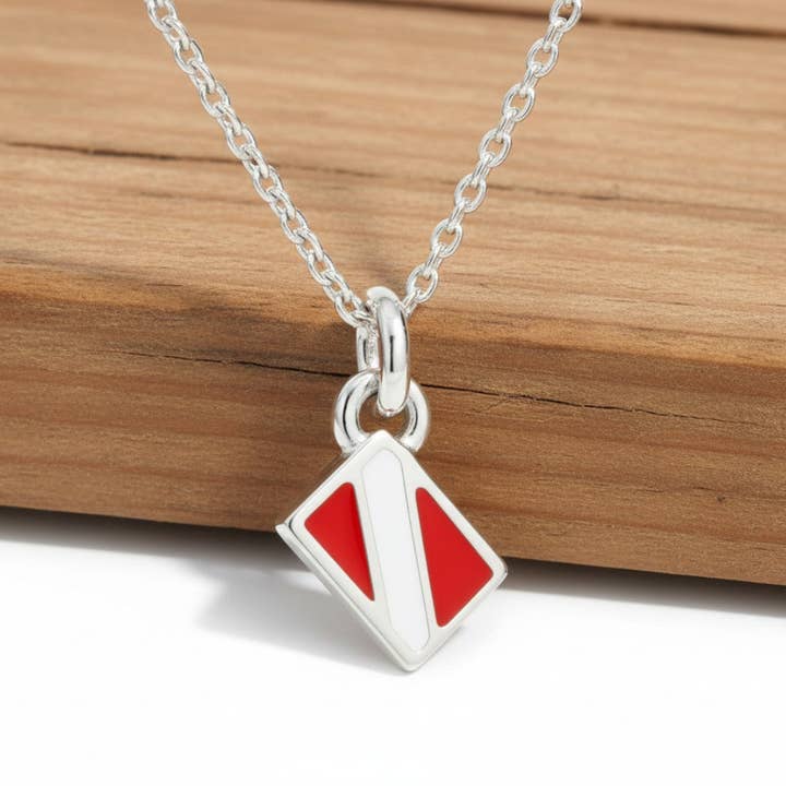 Mini Dykkerflag Halskæde – Dykkerens Kollektion - Sterlingsølv for engroshandel hos Big Blue by Roland St John