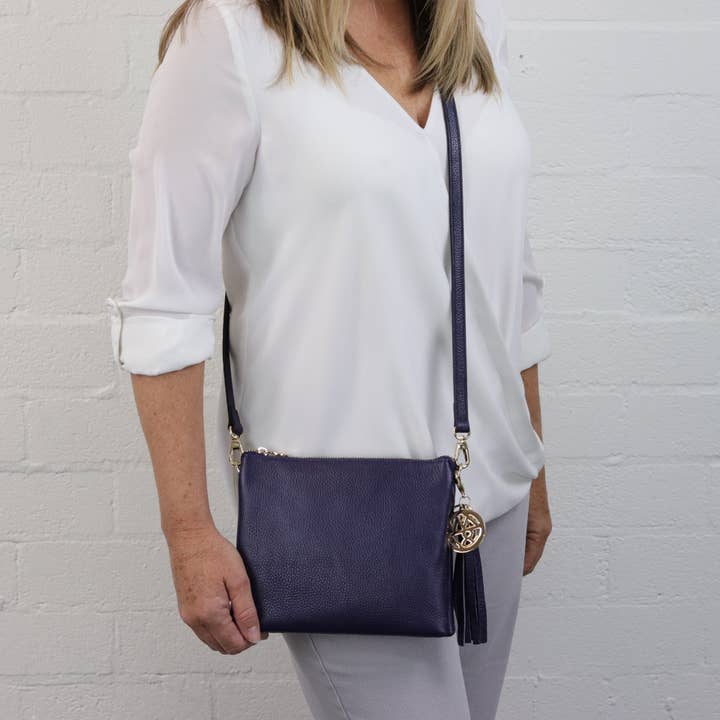Willow & Zac - Wholesale Crossbody bag – Women's - Tara Navy Leather Crossbody3