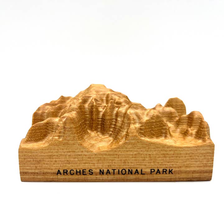 Sculpture topographique en bois du parc national des Arches pour la vente par mosey design