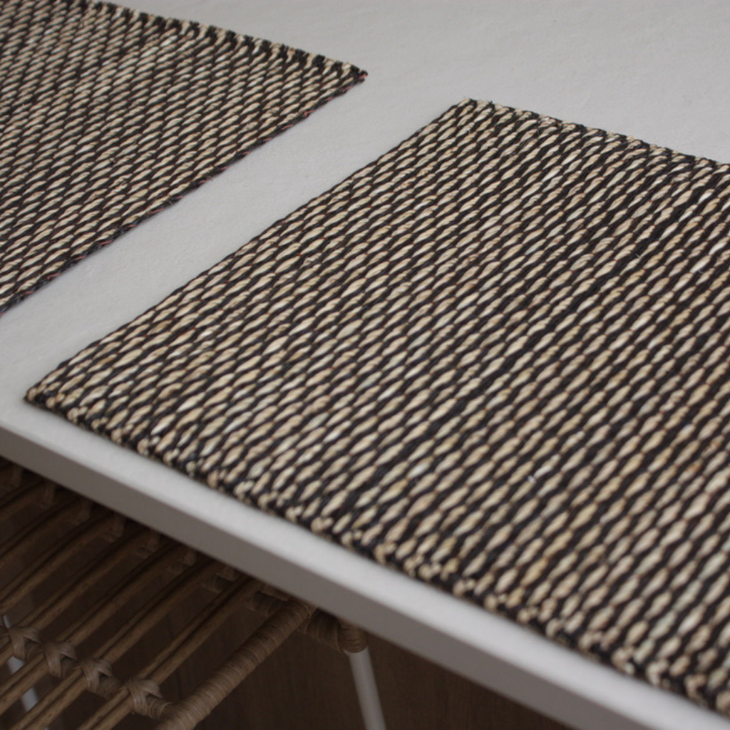 Dame Pach Bangkok – Engroshandel Dækkeserviet – Bordskånere i flettet palmeblad – Phi Phi9