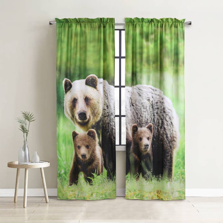 Foto Rigtige Bears Semi-Sheer Pole Top Gardin Par 74 x 84 for engroshandel hos Commonwealth Home Fashions