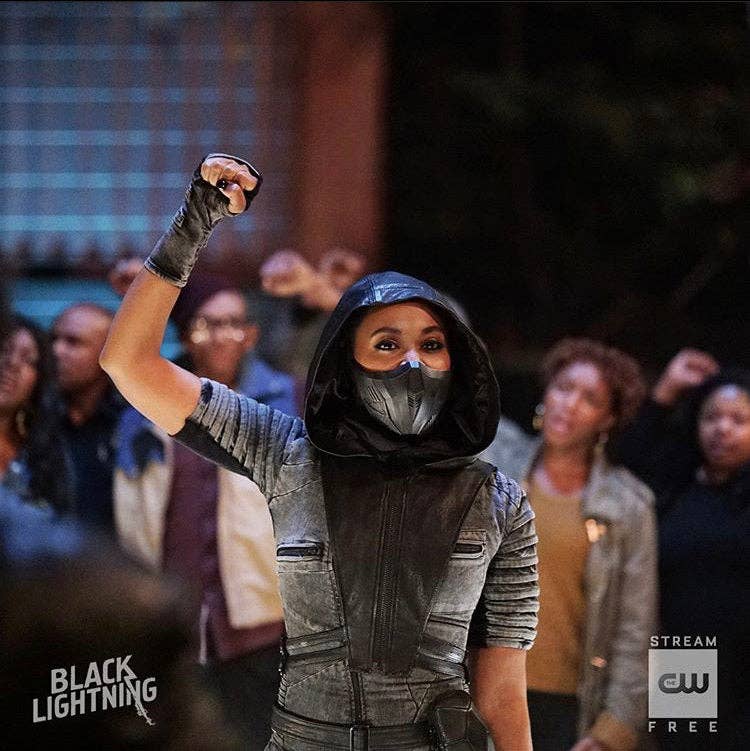 JUNGLE TRIBE - Vendita all'ingrosso Gilè imbottito - Donna - Gilet con cappuccio corto in pelle nera NINJA KOMBAT Techwear9