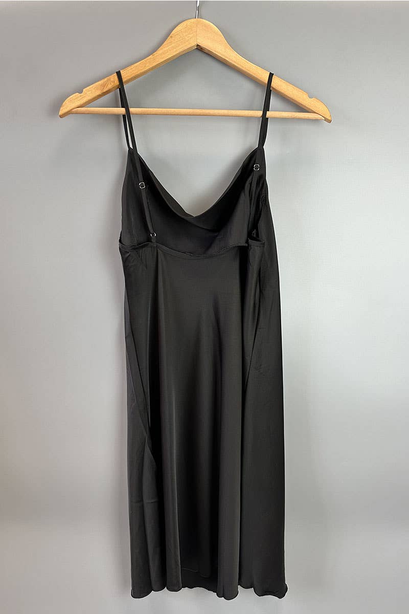 Assortito Set pigiama camicia da notte e accappatoio in seta imitazione in vendita all'ingrosso su Faire7