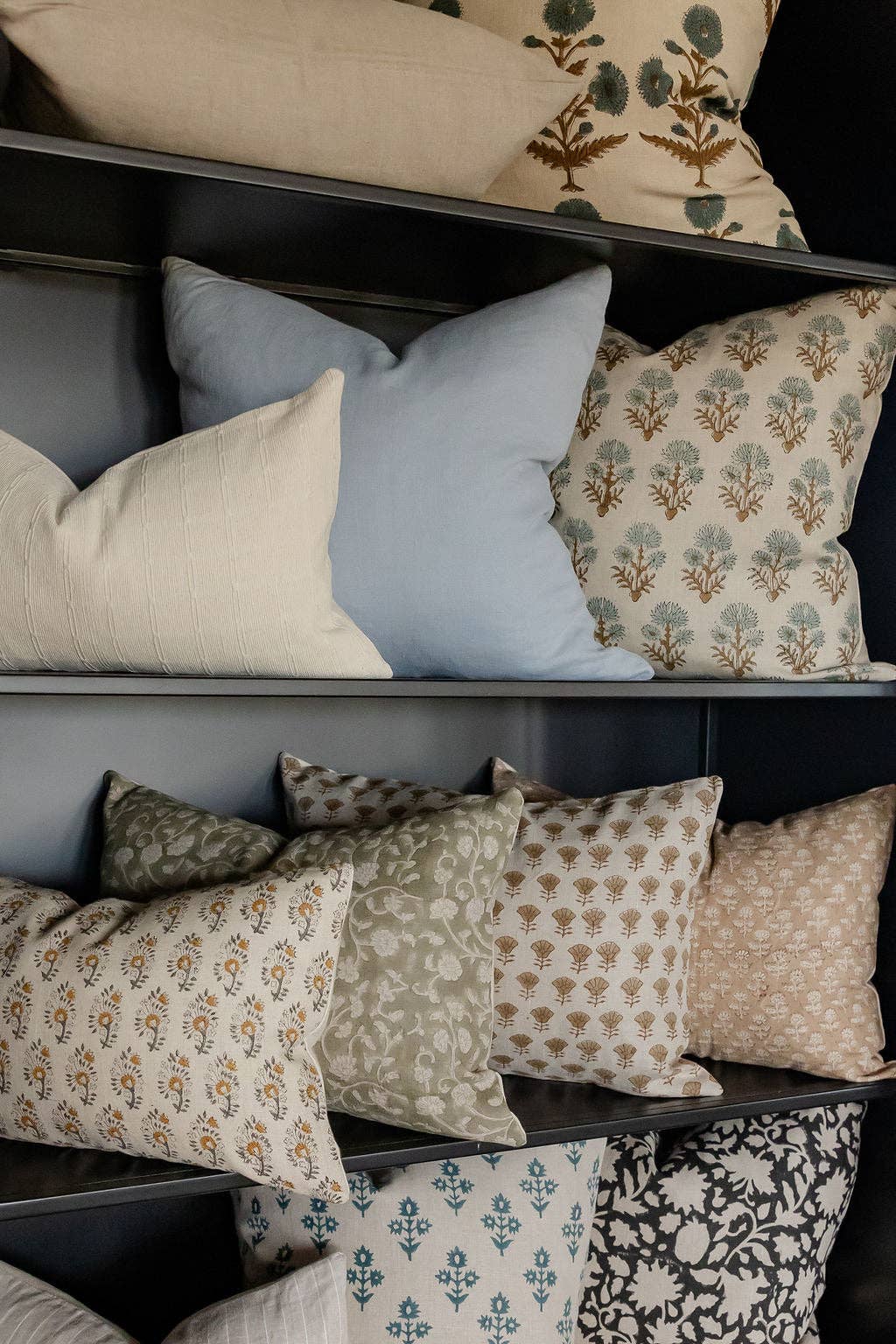 Mary & Jayne Pillow Co - Wholesale Throw Pillow Cover - Lois4