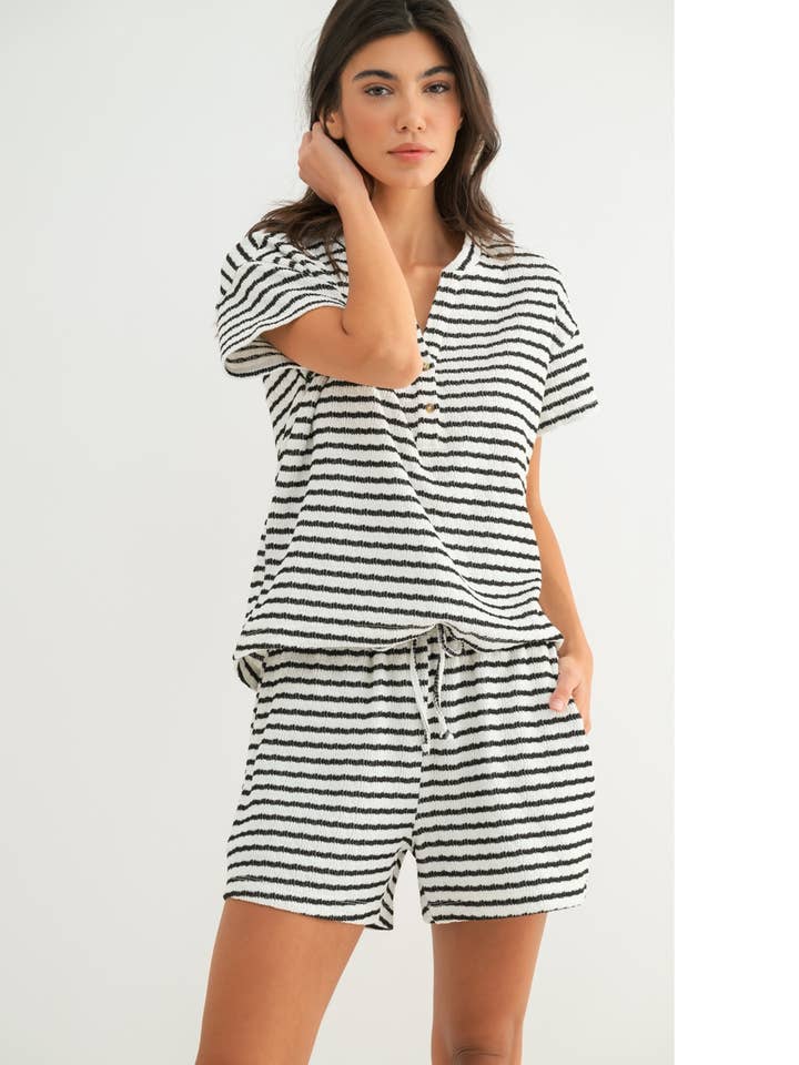 SET MET GESTREEPTE TOP EN KORTE BROEK MET TEXTUUR/WL25-10001 voor wholesale door Wishlist Apparel