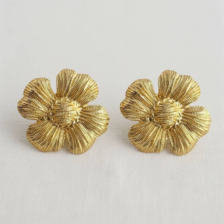 Boucles d'oreilles pendantes à motif floral pour la vente par Ellemadera