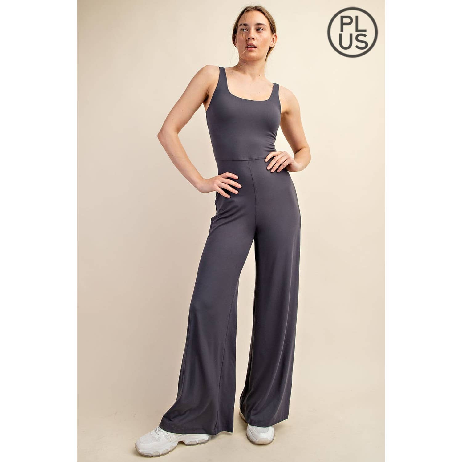 Rae Mode - Vente Combinaison – femme - COMBINAISON À JAMBES LARGES EN BEURRE RECYCLÉ GRANDE TAILLE1