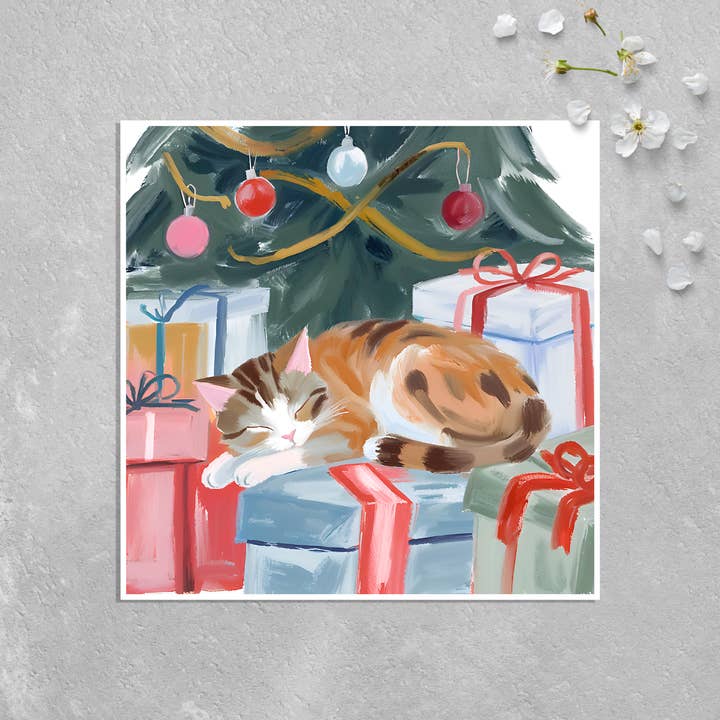 KalooMoon Art - Vendita all'ingrosso Biglietti di auguri di buone feste - Biglietto di auguri: simpatico gatto che dorme su un mucchio di regali, albero di Natale