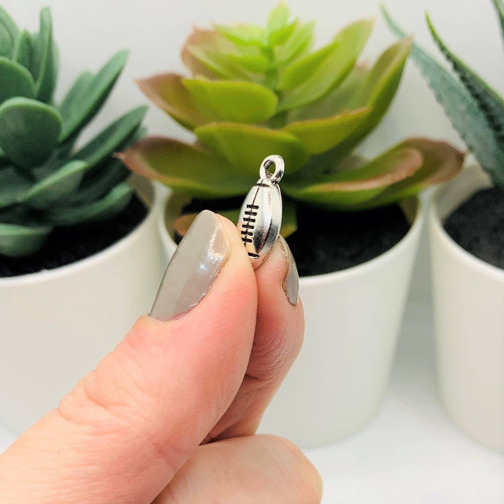 Guerrilla Charm - Vente Breloques/médailles personnalisées - Petits pendentifs ballon de football en argent, 15x7mm3